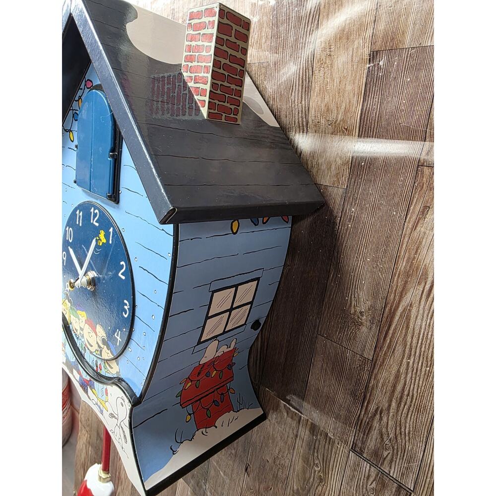 Peanuts Gang Snoopy Linus Lucy ICY Blue 17 X 9 Christmas Cuckoo Clock - Picture 3 of 6